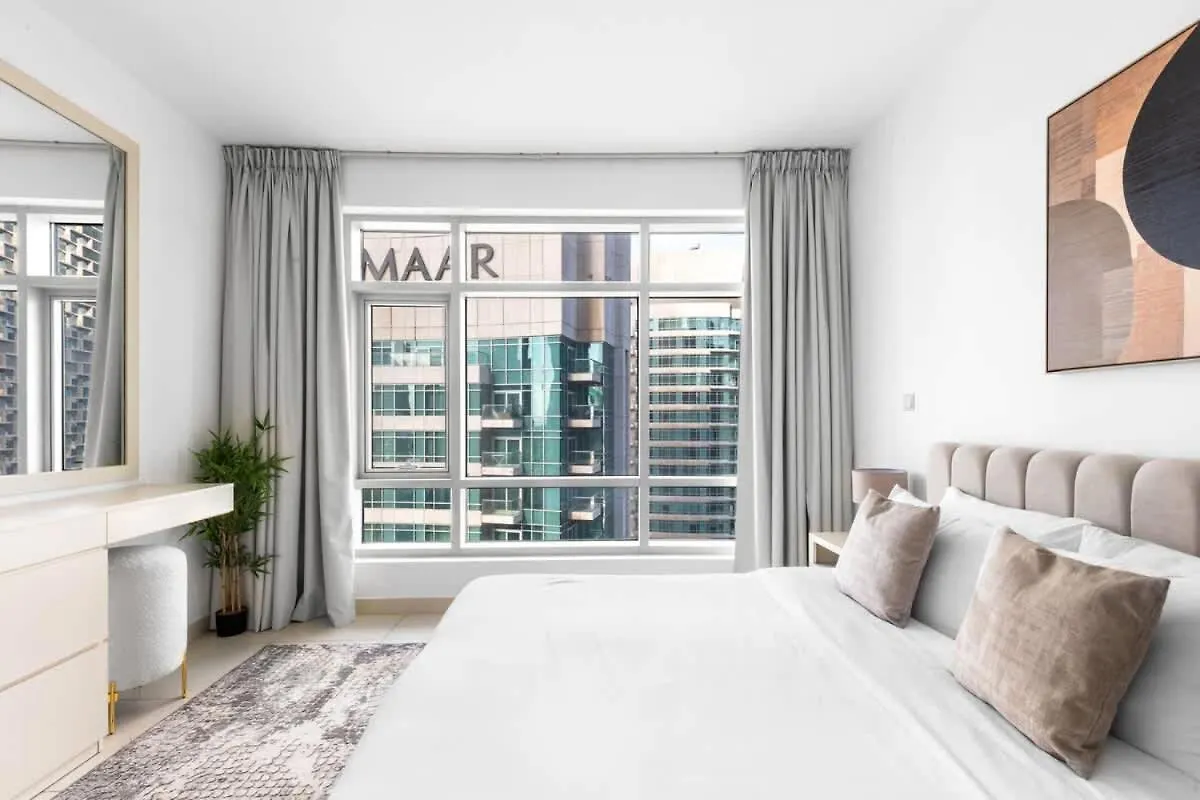 Prime Downtown Burj Khalifa I Sleeps 8 Apartment Dubai 0*,  United Arab Emirates
