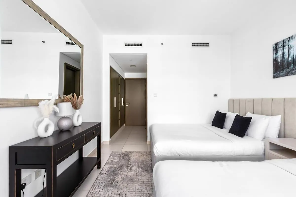 Prime Downtown Burj Khalifa I Sleeps 8 Apartment Dubai